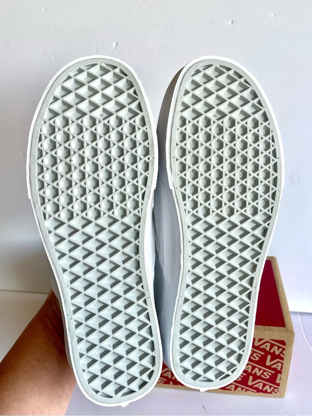 New Vans Classic Slip On True White Mens 5.5 Women 7